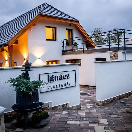 Hotel Ignacz Vendeghaz Pálosvörösmart Exterior foto